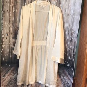 Morgan Taylor Intimates Robe, Cream color- Large